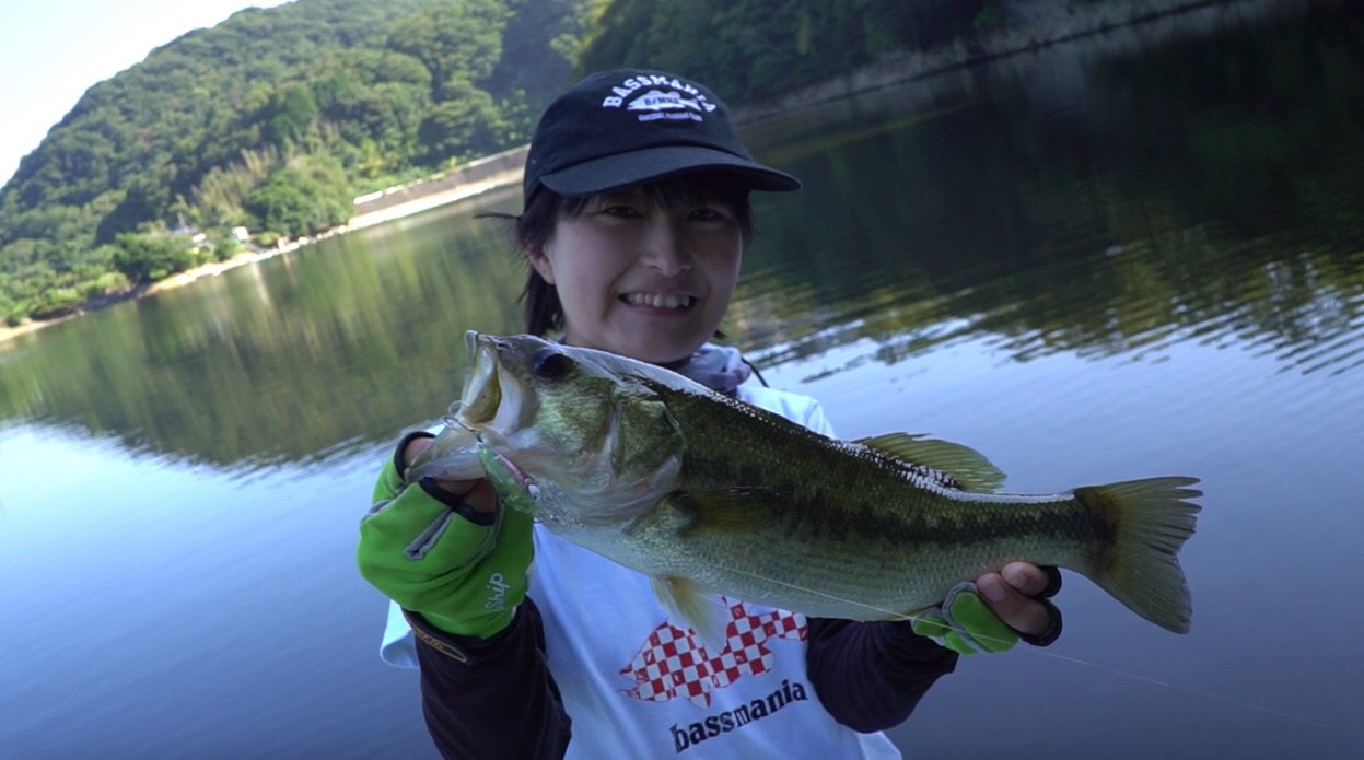 1人乗りボートで のんびりバス釣り 釣りガール 女性のための釣りコミュニティ