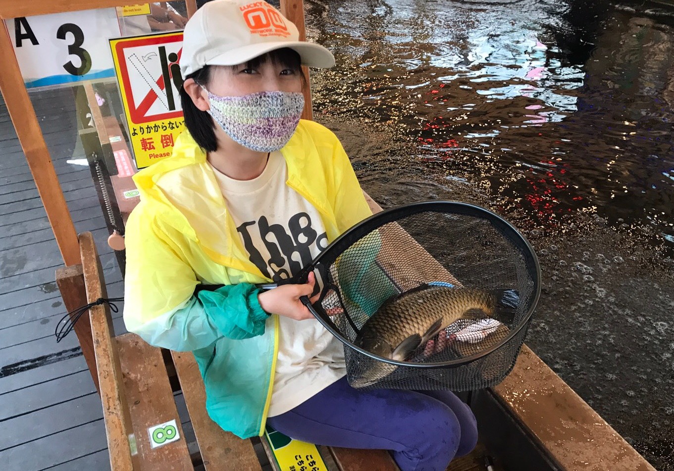 釣り未経験者必見 都内の室内釣り堀レポ 釣りガール 女性のための釣りコミュニティ