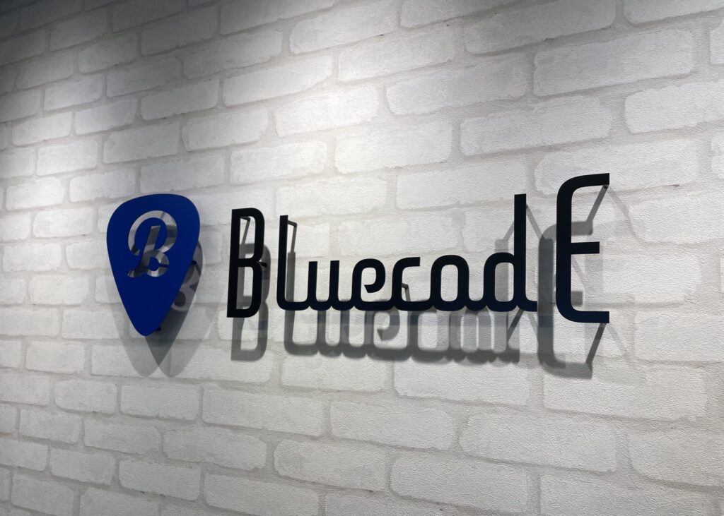ITコンサルティング事業を展開する「bluecode株式会社」とシルバースポンサー契約を締結