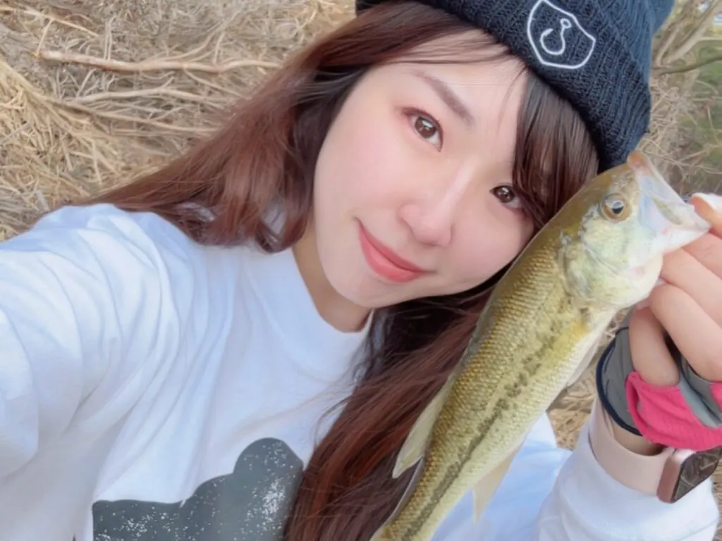 釣り女子春ファッション】春のバス釣りはこれで決まり！オススメウェア